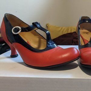 Fluevog Orange and Navy Patent leather pumps Size 10.5